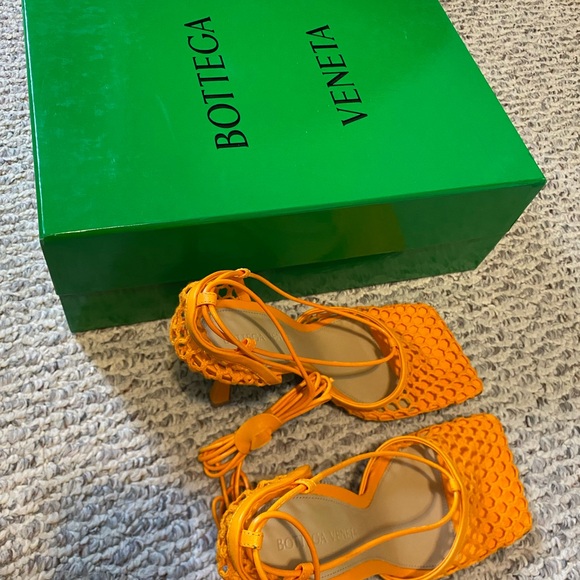 NWT BV Orange stretched lace up heel - Picture 4 of 11